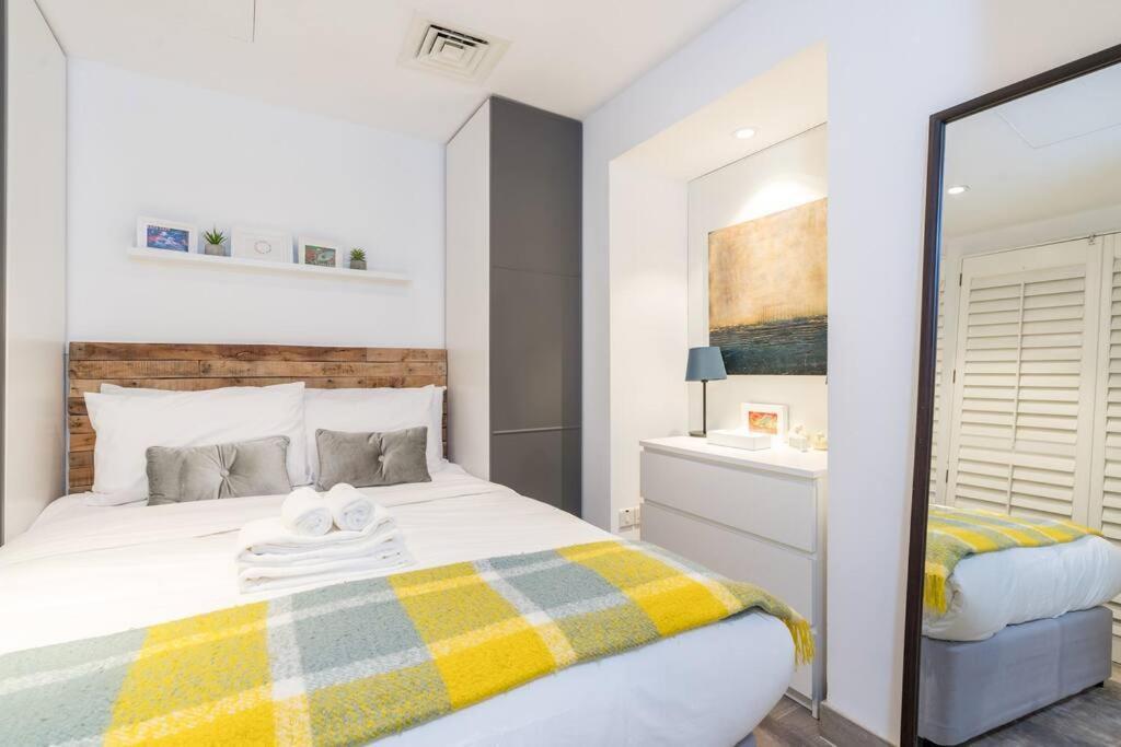Luxury & Style With Terrace & View Downtown Appartement